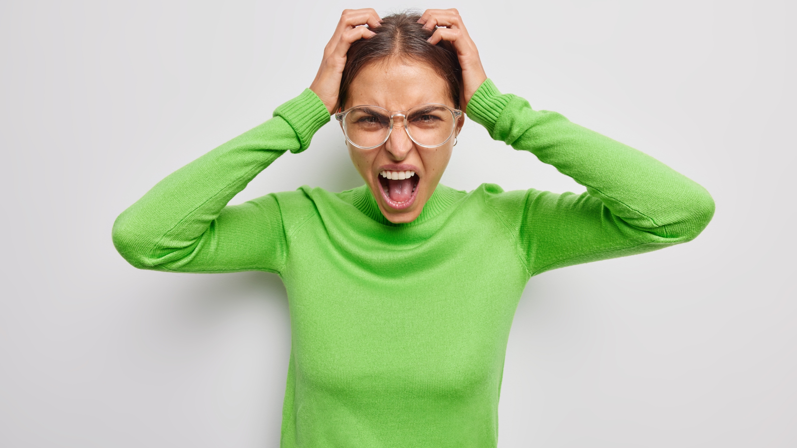 En este momento estás viendo LA CASPA TIENE SOLUCIÓN