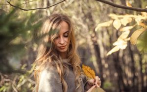 Lee más sobre el artículo CUIDADO DEL CABELLO EN OTOÑO