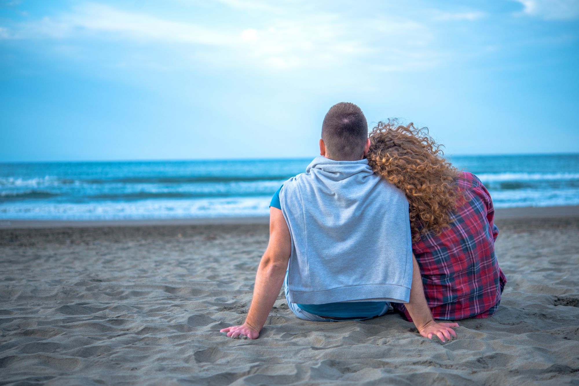 En este momento estás viendo CONSEJOS DE CUIDADO DEL CABELLO EN VACACIONES